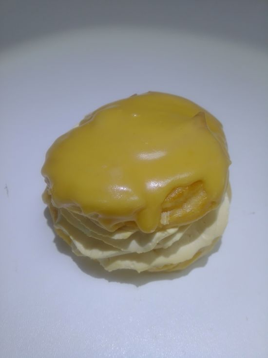 Větrník karamelový se šlehačkou (živočišná)