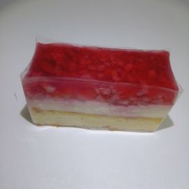 Jogurtový řez  malina